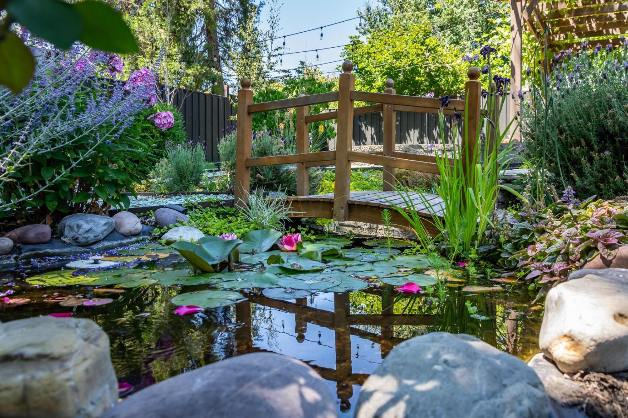 Chic Rv Retreat, Stunning Yard In Roseburg Hotell Exteriör bild