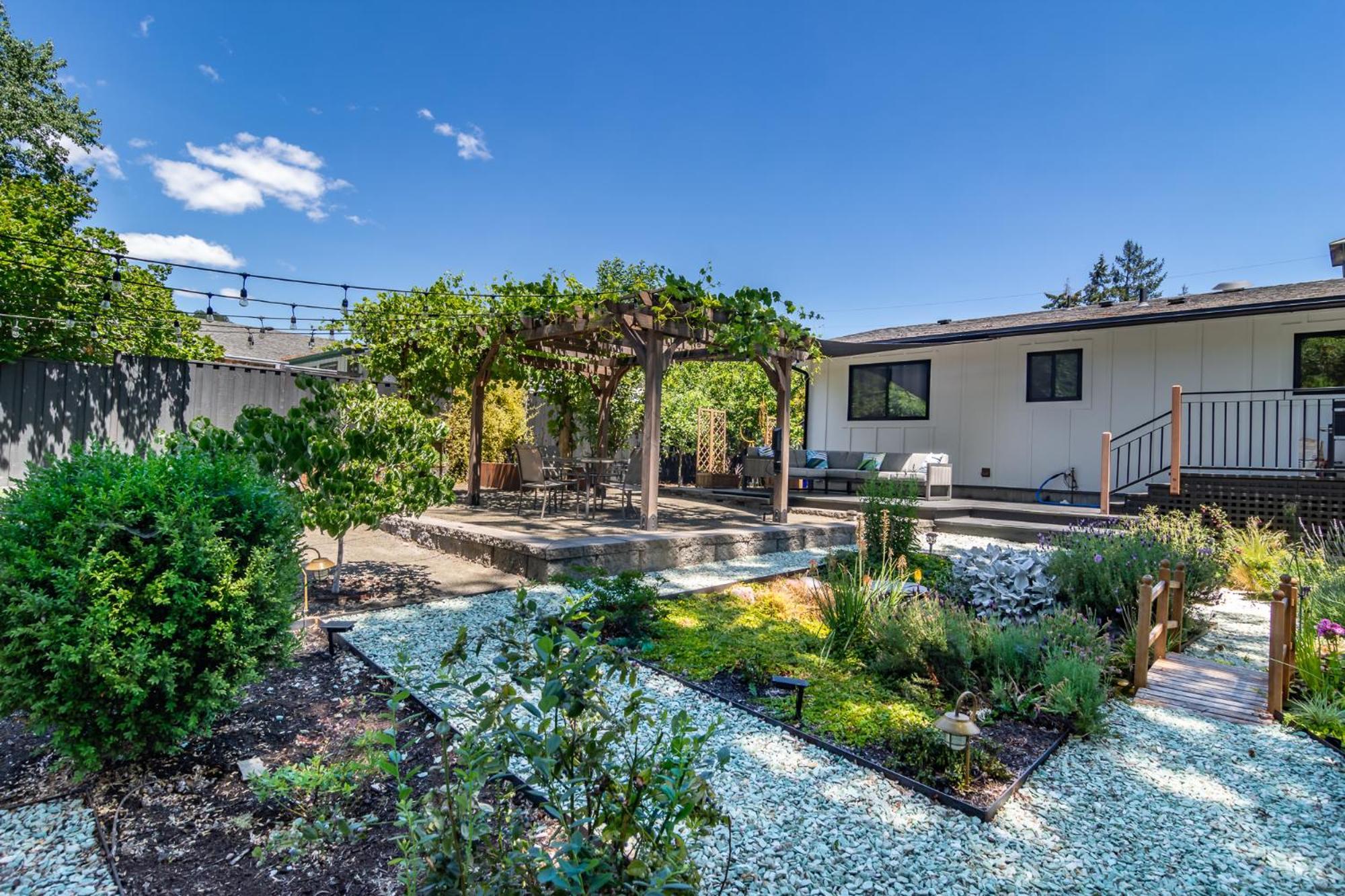 Chic Rv Retreat, Stunning Yard In Roseburg Hotell Exteriör bild