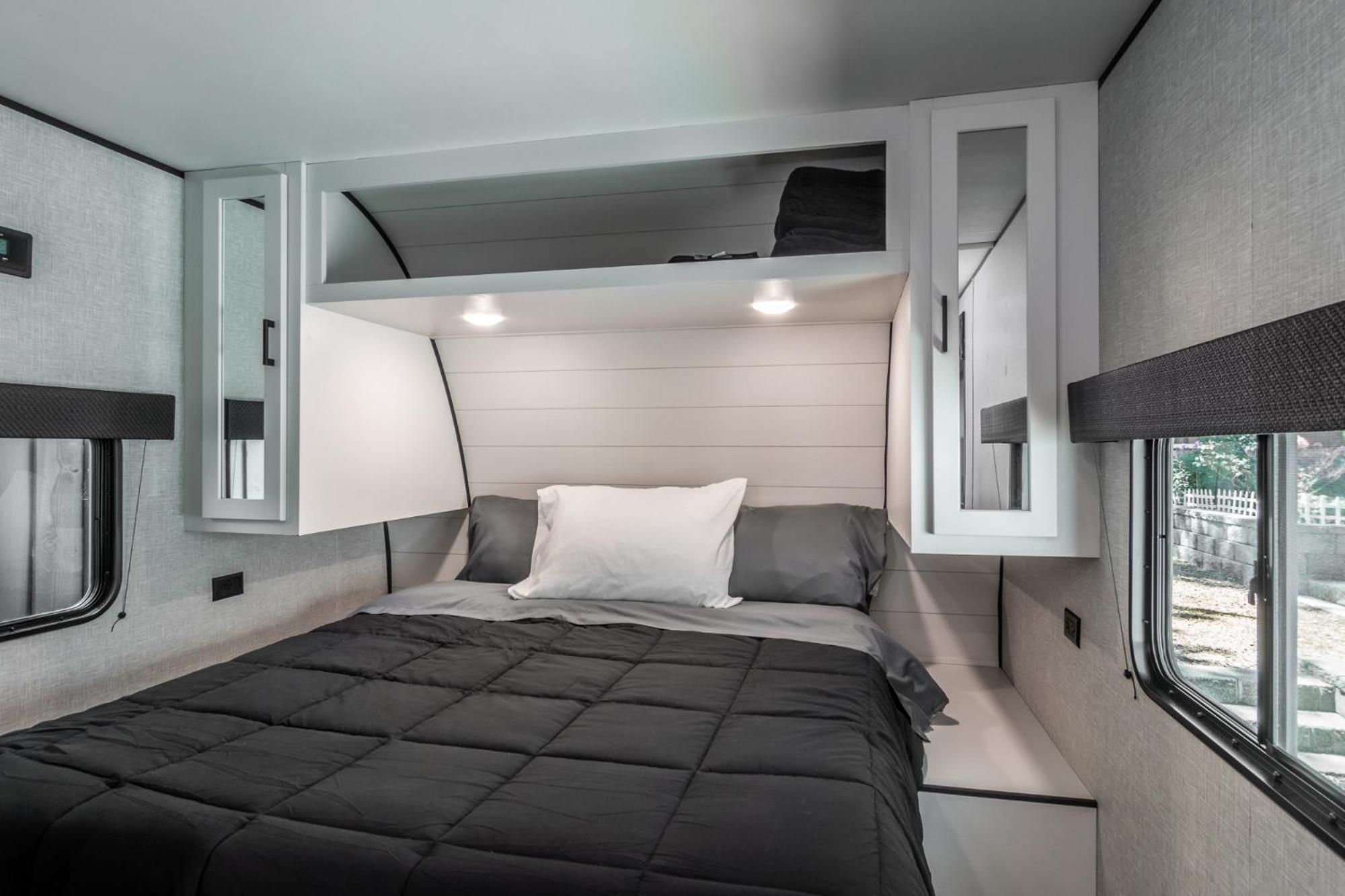 Chic Rv Retreat, Stunning Yard In Roseburg Hotell Exteriör bild