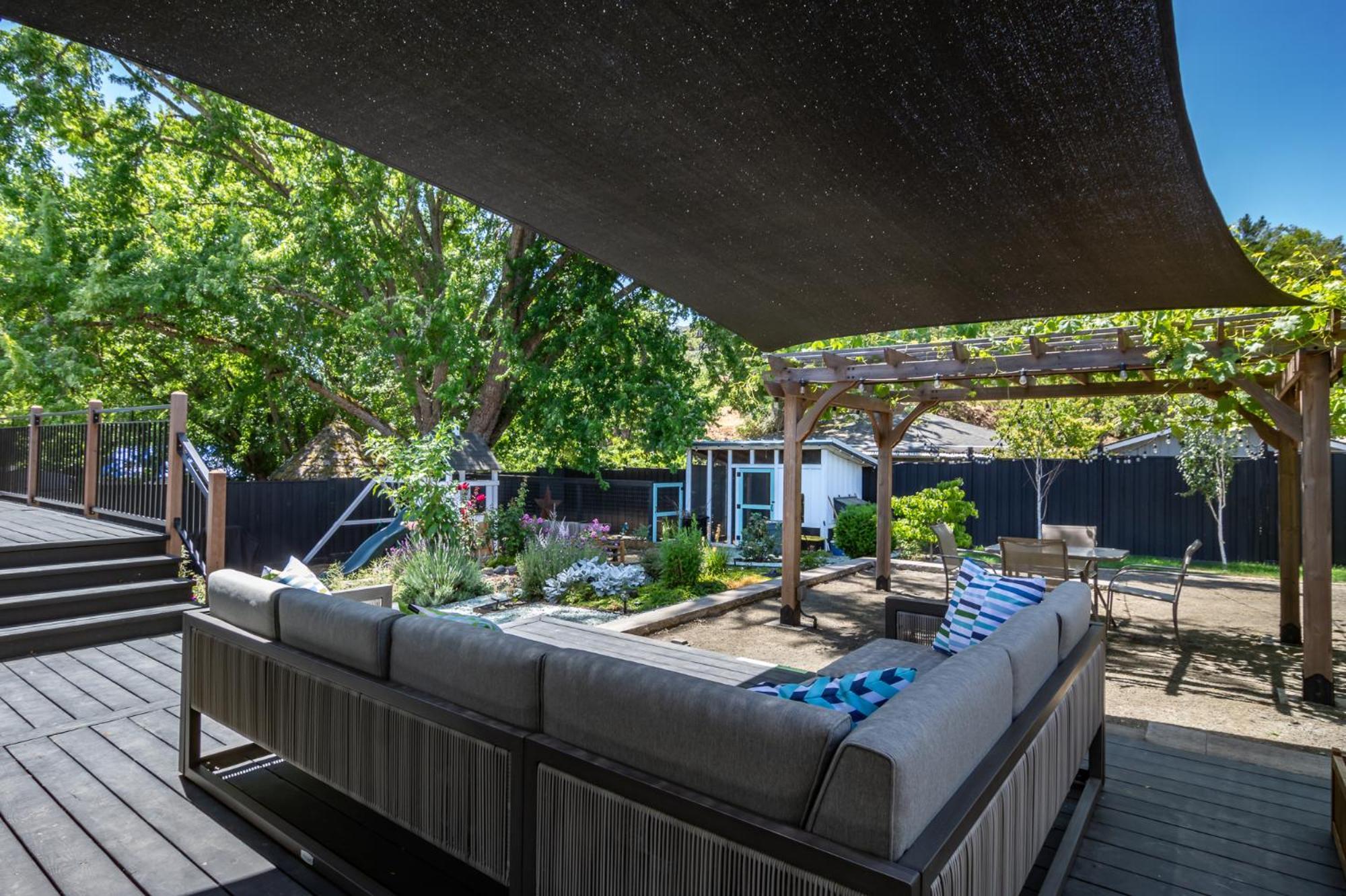 Chic Rv Retreat, Stunning Yard In Roseburg Hotell Exteriör bild
