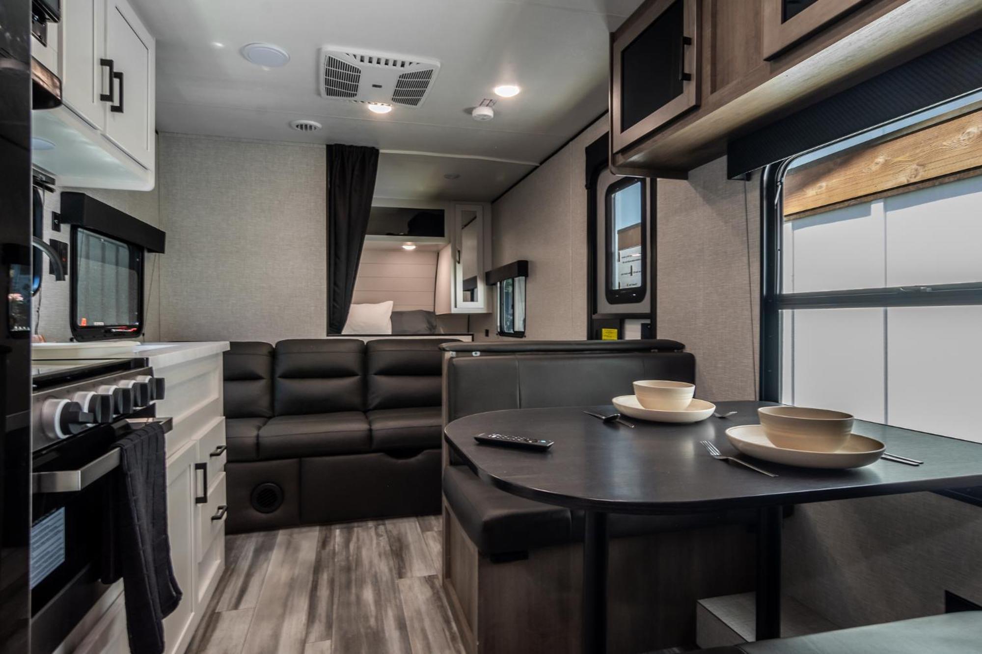 Chic Rv Retreat, Stunning Yard In Roseburg Hotell Exteriör bild
