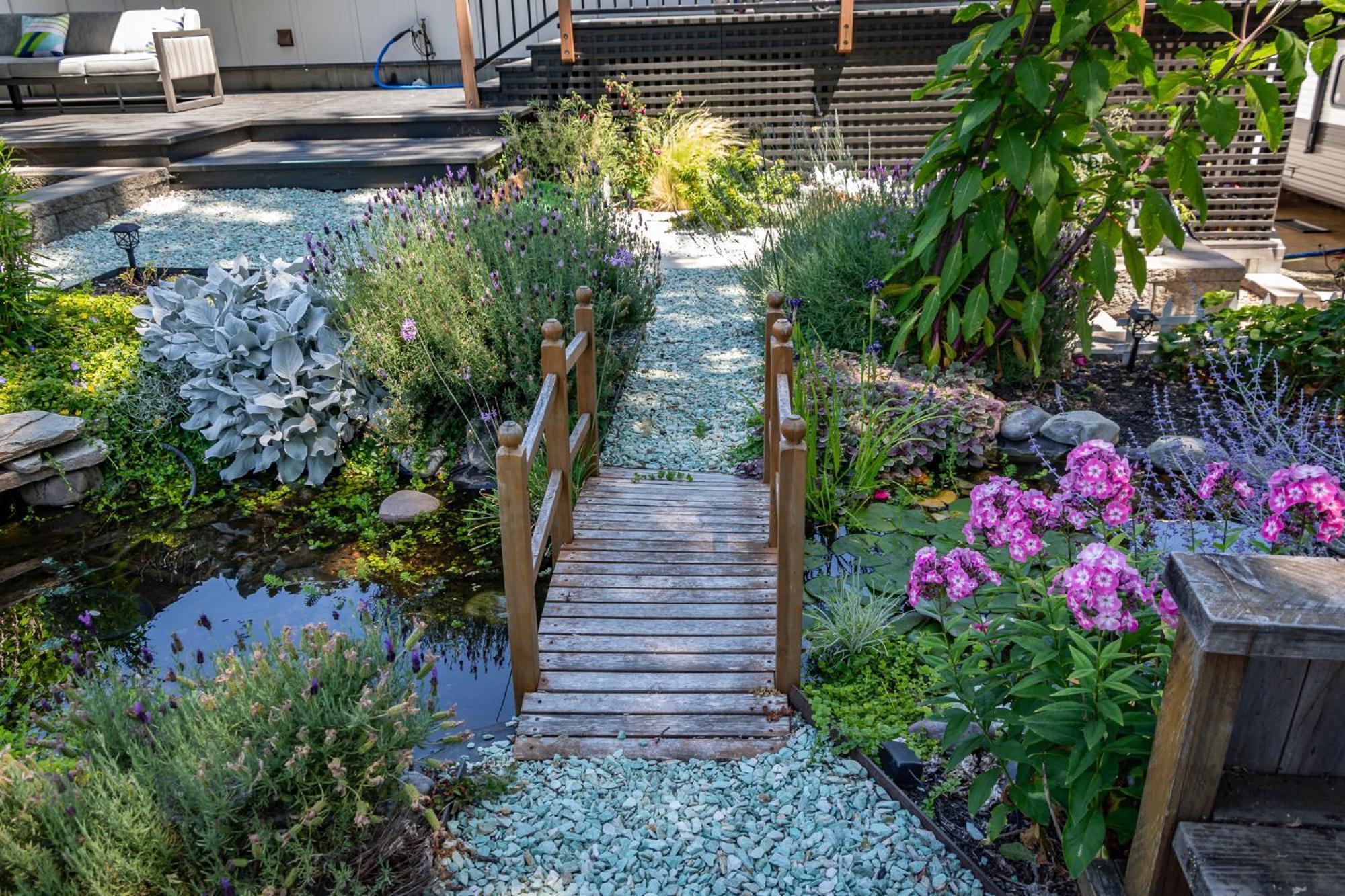 Chic Rv Retreat, Stunning Yard In Roseburg Hotell Exteriör bild