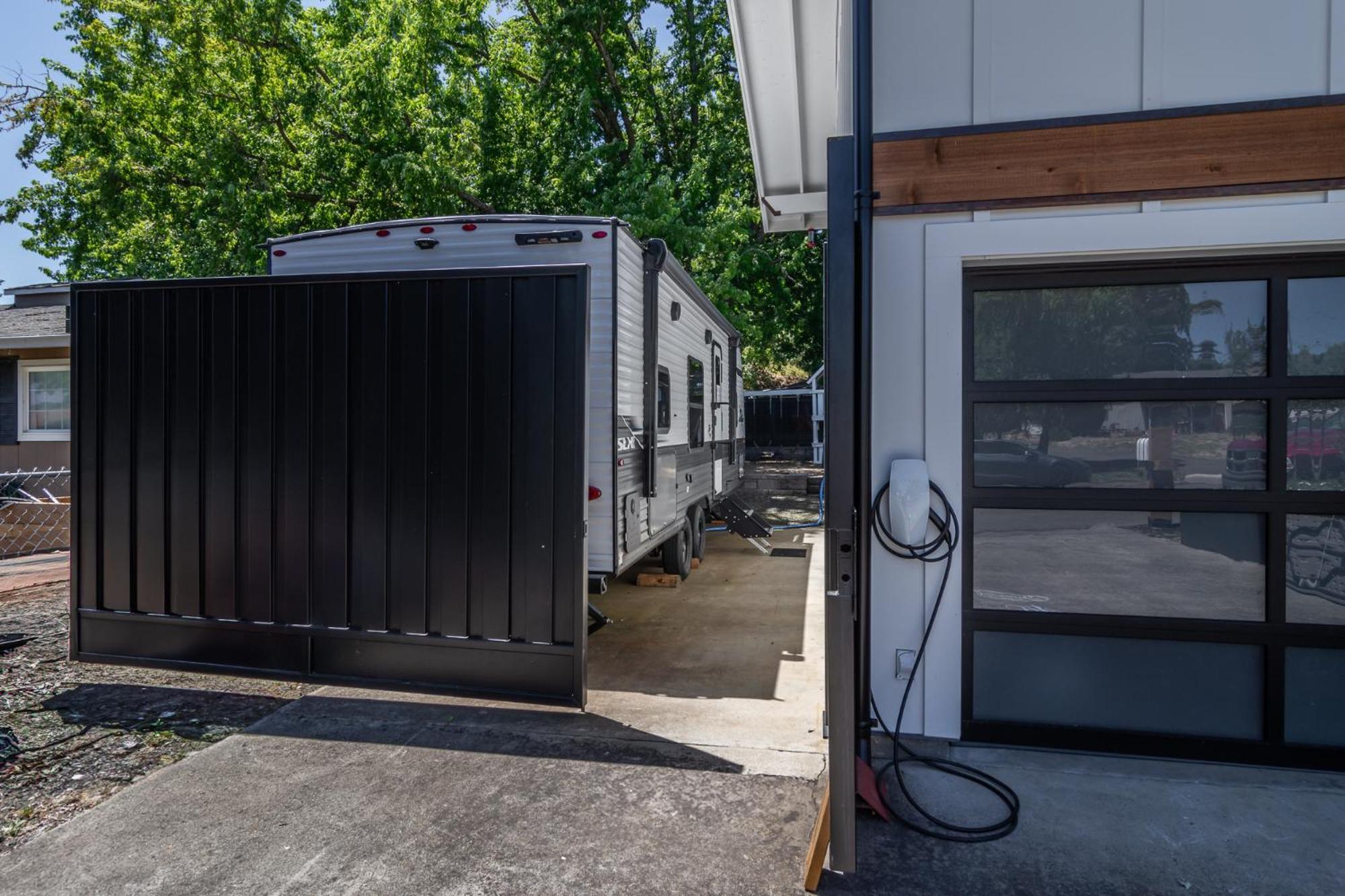 Chic Rv Retreat, Stunning Yard In Roseburg Hotell Exteriör bild