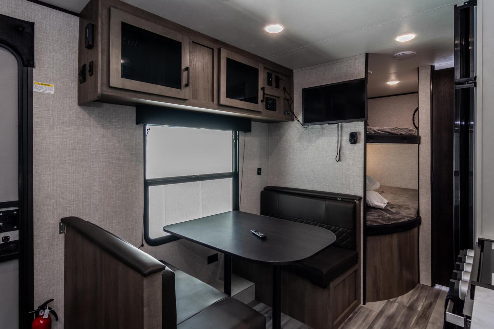 Chic Rv Retreat, Stunning Yard In Roseburg Hotell Exteriör bild