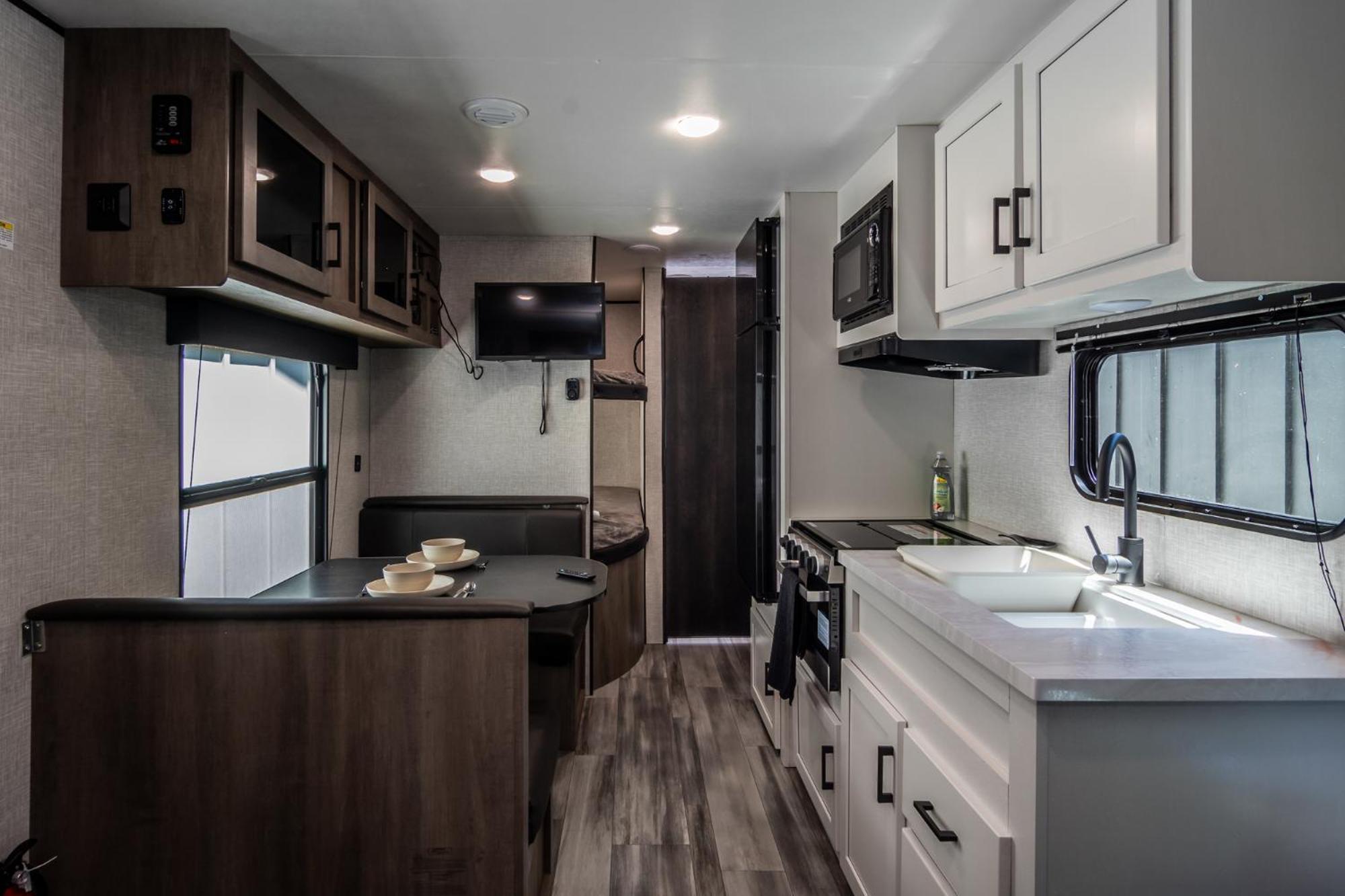 Chic Rv Retreat, Stunning Yard In Roseburg Hotell Exteriör bild
