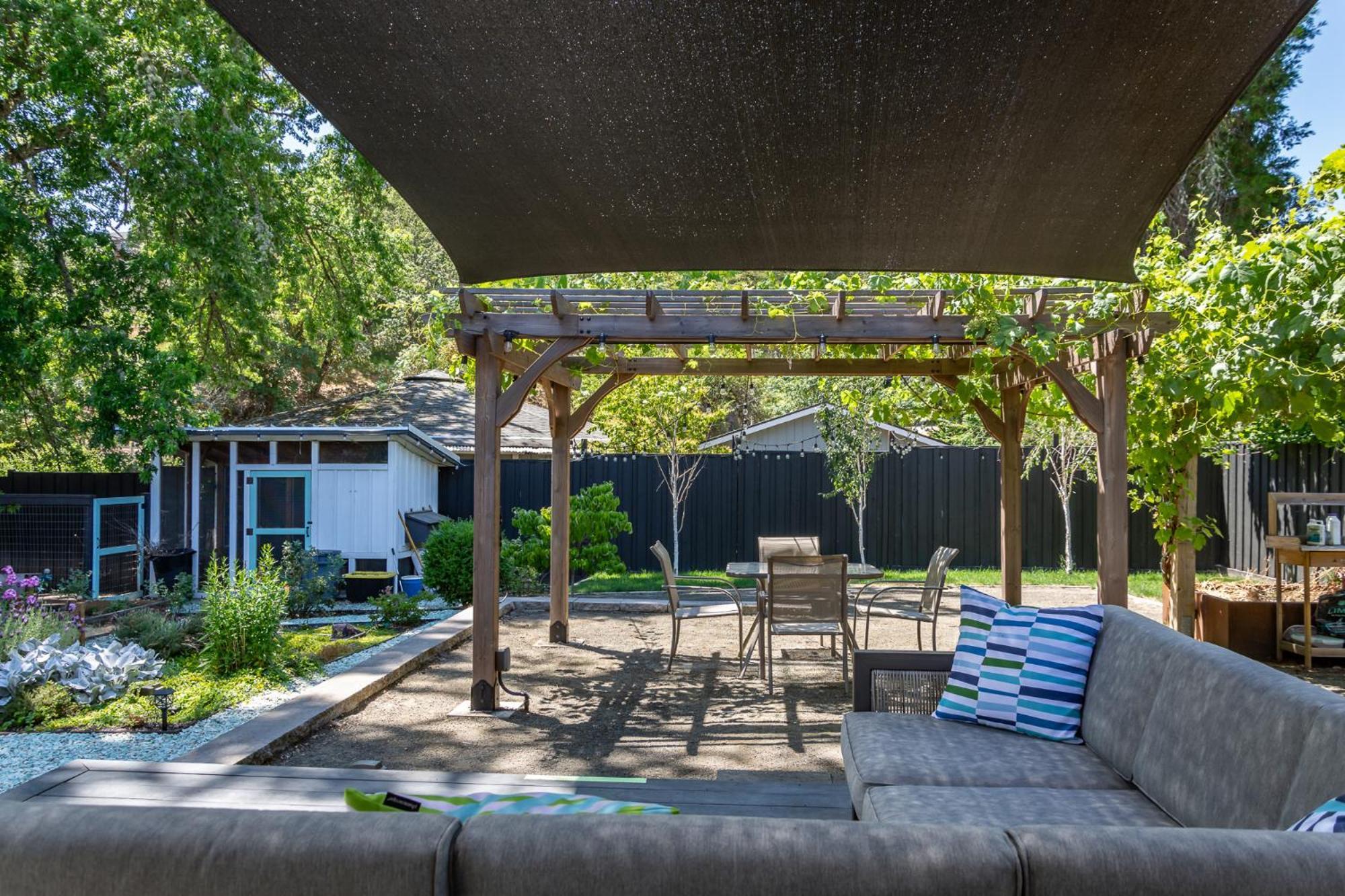 Chic Rv Retreat, Stunning Yard In Roseburg Hotell Exteriör bild