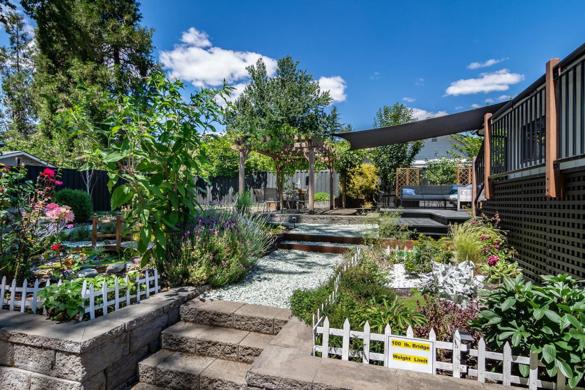 Chic Rv Retreat, Stunning Yard In Roseburg Hotell Exteriör bild