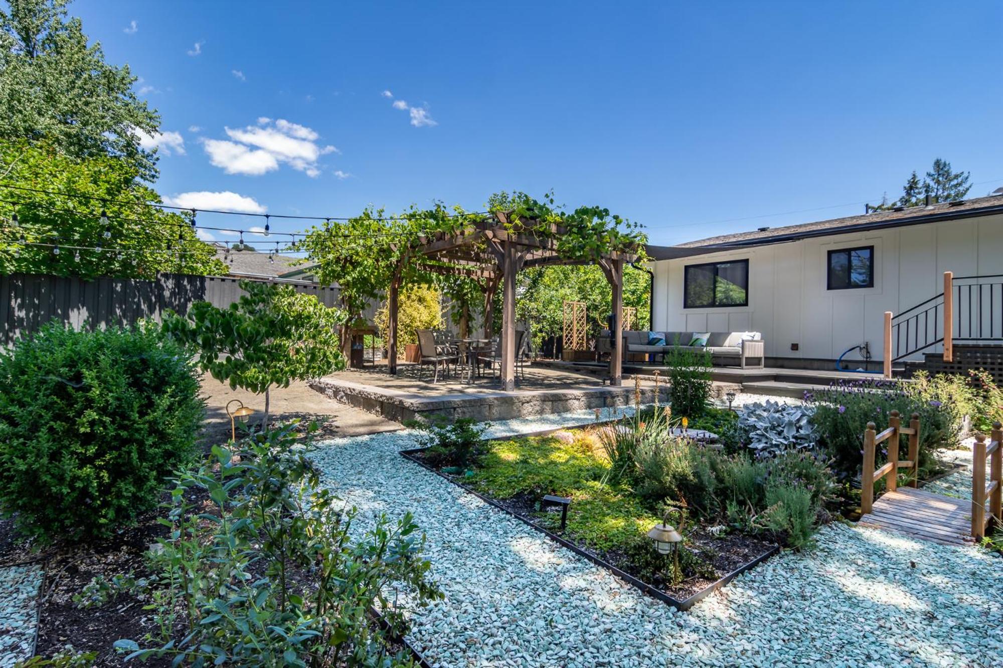 Chic Rv Retreat, Stunning Yard In Roseburg Hotell Exteriör bild