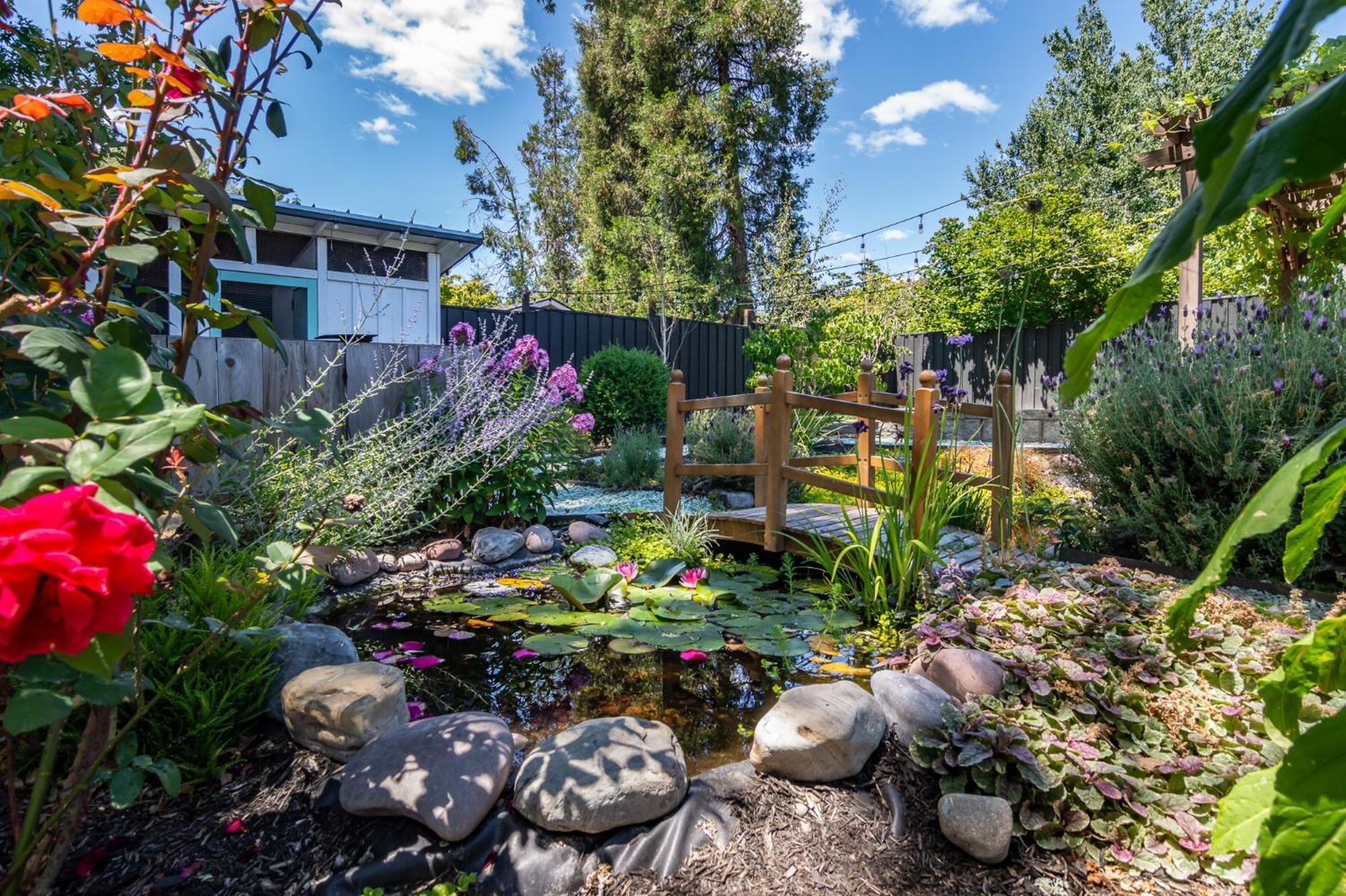 Chic Rv Retreat, Stunning Yard In Roseburg Hotell Exteriör bild