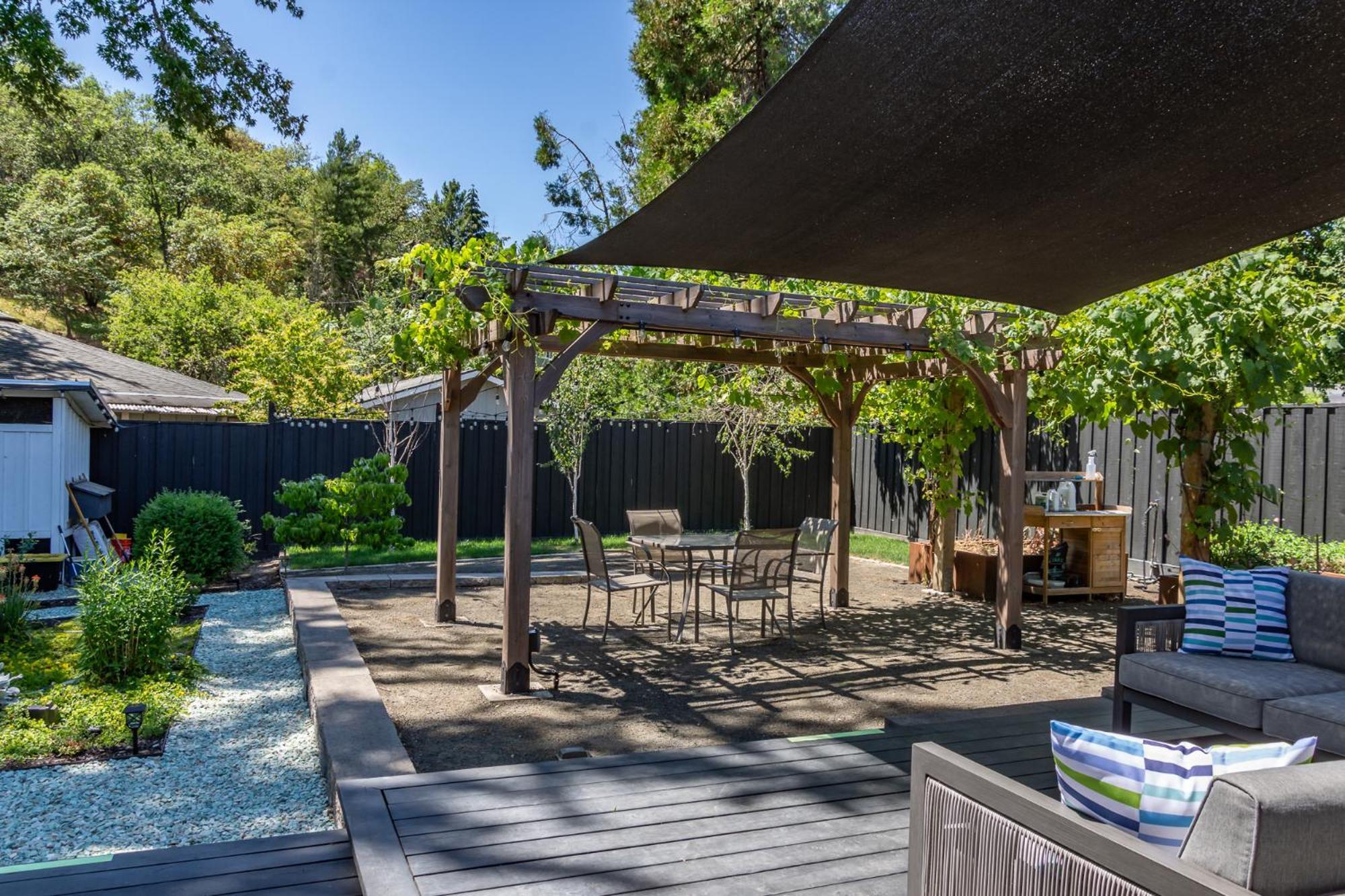 Chic Rv Retreat, Stunning Yard In Roseburg Hotell Exteriör bild